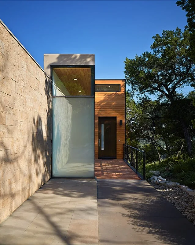 FIG. 05 — ENTRY WALK & FROSTED GLASS